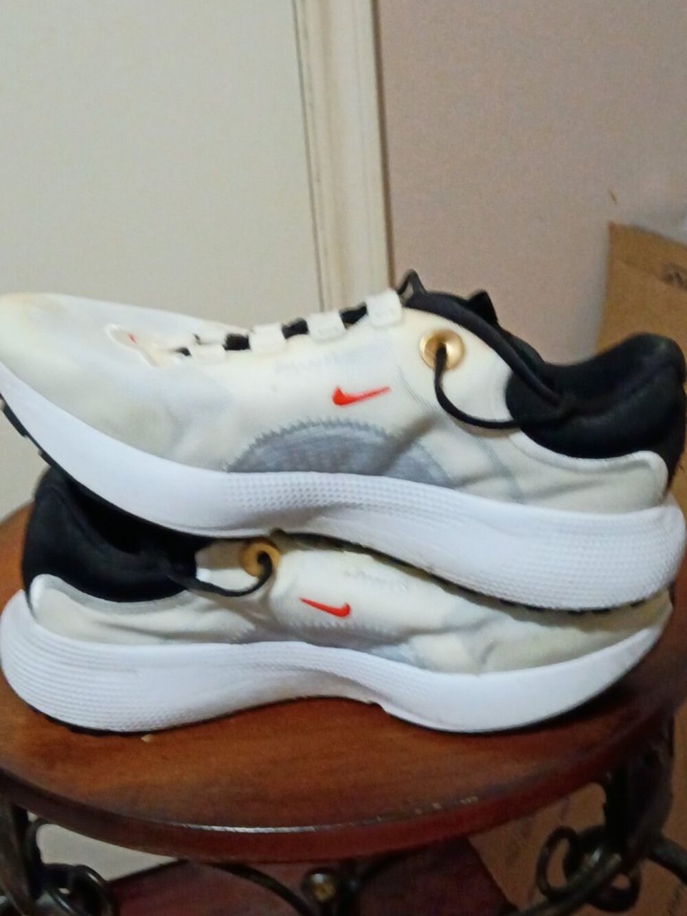 Nike React Escape Run Women's Size 8.5 White Black Gold Running Shoes CV3817-103 - Picture 12 of 13